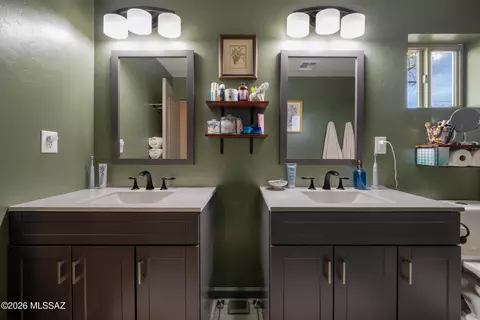 Bath - 8101 E Kenyon Dr, Tucson, AZ 85710 photo 2 of 3