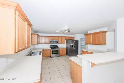 Kitchen - 6218 E Stonechat Dr, Tucson, AZ 85756 photo 1 of 5