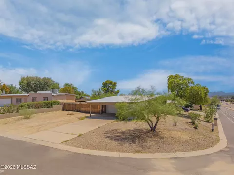 7460 N Oldfather Dr, Tucson, AZ 85741