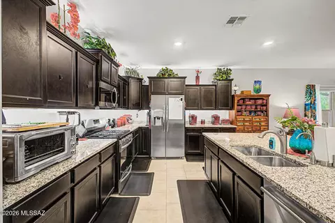 Kitchen - 12071 E Domnitch Dr, Vail, AZ 85641 photo 2 of 3