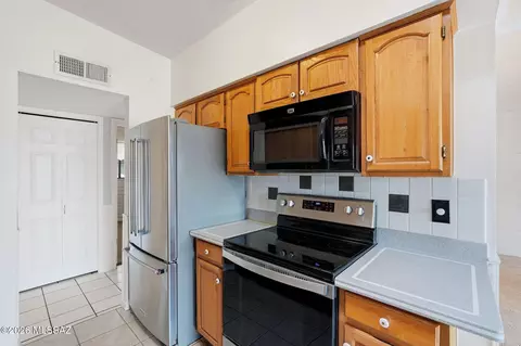 Kitchen - 7381 E Stella Rd, Tucson, AZ 85730 photo 2 of 4