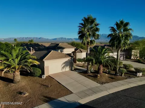 56 N Cape Royal Dr, Green Valley, AZ 85614