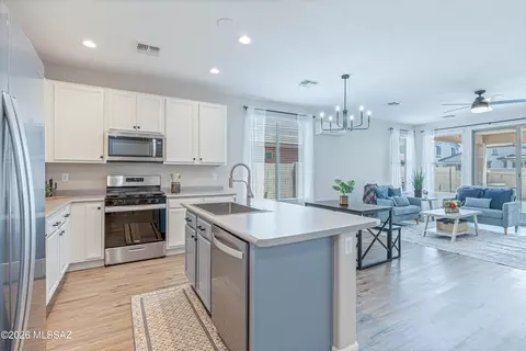 579 W Camino Sorpresa, Sahuarita, AZ 85629
