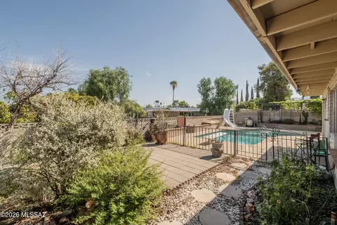 Exterior - 9541 E 30th St, Tucson, AZ 85748 photo 6 of 8