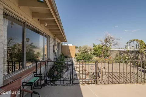 Exterior - 9541 E 30th St, Tucson, AZ 85748 photo 7 of 8