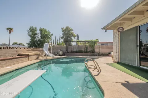 Exterior - 9541 E 30th St, Tucson, AZ 85748 photo 4 of 8