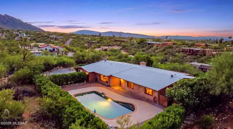1235 E Moonridge Rd, Tucson, AZ 85718