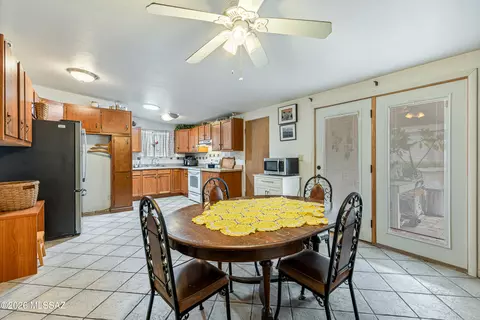 Dining - 7324 E Random Ridge Dr, Tucson, AZ 85710 photo 2 of 3