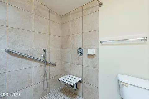 Bath - 7324 E Random Ridge Dr, Tucson, AZ 85710 photo 2 of 4