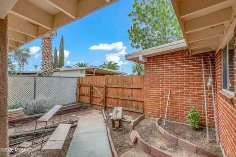Exterior - 7324 E Random Ridge Dr, Tucson, AZ 85710 photo 10 of 12