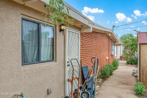 Exterior - 7324 E Random Ridge Dr, Tucson, AZ 85710 photo 8 of 12