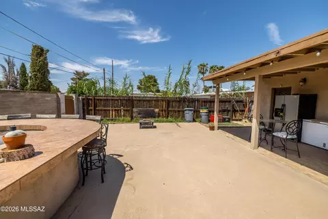 Exterior - 5146 E 27th St, Tucson, AZ 85711 photo 5 of 6