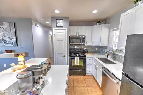 Kitchen - 5146 E 27th St, Tucson, AZ 85711 photo 2 of 6
