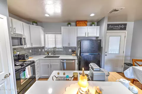 Kitchen - 5146 E 27th St, Tucson, AZ 85711 photo 5 of 6