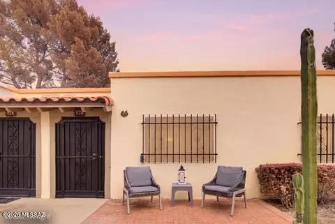 105 W Calle Del Ano, Green Valley, AZ 85614