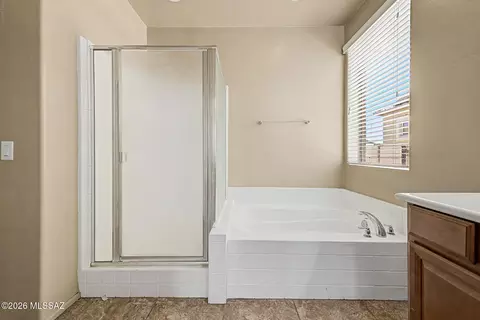 Bath - 8 E Adytum Pl, Vail, AZ 85641 photo 1 of 3