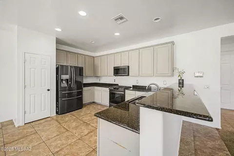 Kitchen - 8 E Adytum Pl, Vail, AZ 85641 photo 1 of 2