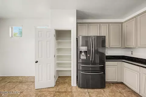 Kitchen - 8 E Adytum Pl, Vail, AZ 85641 photo 2 of 2