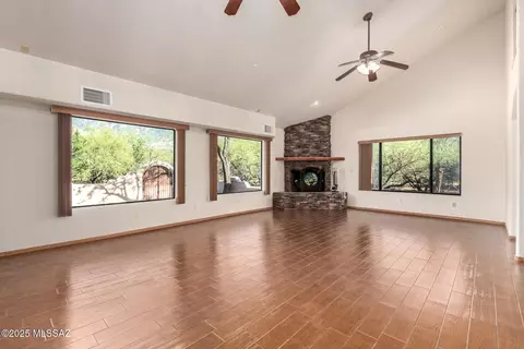 Living - 5100 E Golder Ranch Dr, Tucson, AZ 85739 photo 4 of 10