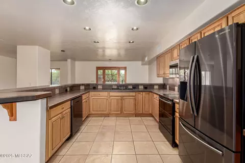 Kitchen - 5100 E Golder Ranch Dr, Tucson, AZ 85739 photo 3 of 4
