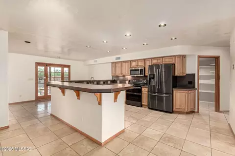 Kitchen - 5100 E Golder Ranch Dr, Tucson, AZ 85739 photo 4 of 4