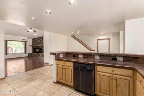 Kitchen - 5100 E Golder Ranch Dr, Tucson, AZ 85739 photo 2 of 4