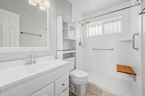 Bath - 6548 E Barrow St, Tucson, AZ 85730 photo 1 of 2