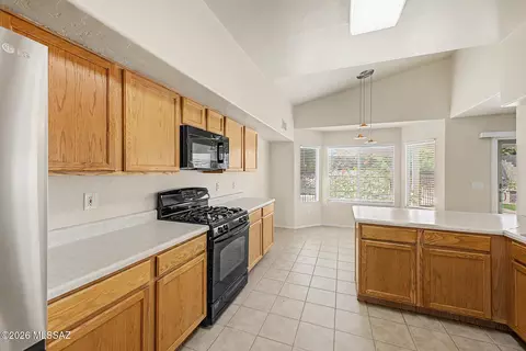 Kitchen - 10136 E Axe Handle Ct, Tucson, AZ 85748 photo 1 of 2