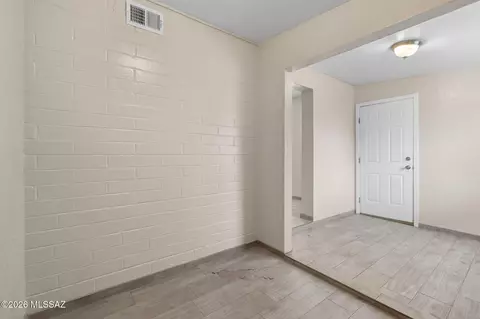 Entry Way - 1043 E Simmons St, Tucson, AZ 85719 photo 1 of 2