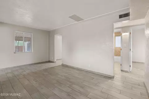 Living - 1043 E Simmons St, Tucson, AZ 85719 photo 1 of 5