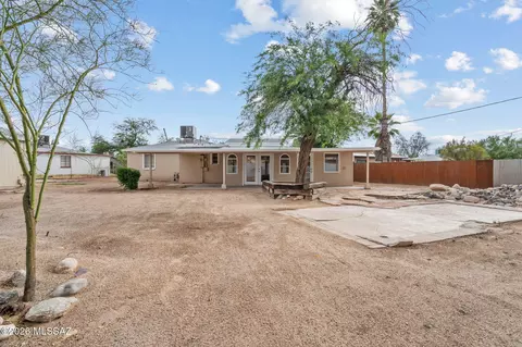 Exterior - 1043 E Simmons St, Tucson, AZ 85719 photo 2 of 6