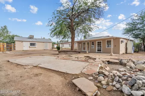 Exterior - 1043 E Simmons St, Tucson, AZ 85719 photo 3 of 6