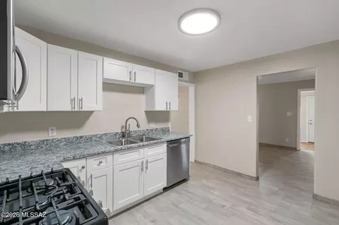 Kitchen - 1043 E Simmons St, Tucson, AZ 85719 photo 3 of 3