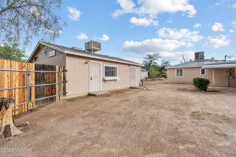 Exterior - 1043 E Simmons St, Tucson, AZ 85719 photo 4 of 6