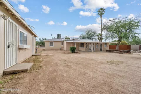 Exterior - 1043 E Simmons St, Tucson, AZ 85719 photo 6 of 6