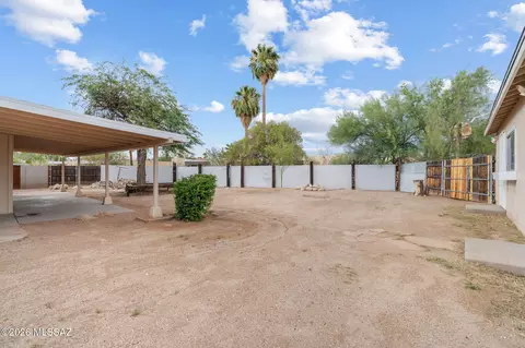Exterior - 1043 E Simmons St, Tucson, AZ 85719 photo 5 of 6