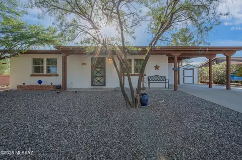 750 S Abrego Dr, Green Valley, AZ 85614