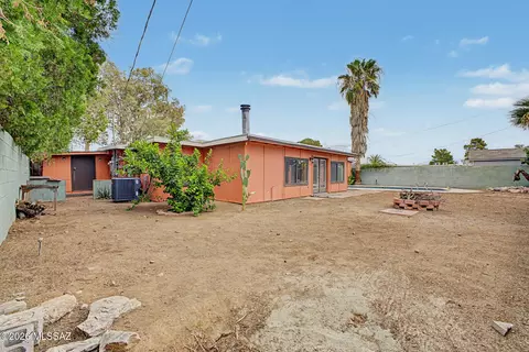 Exterior - 7114 E Sylvane Dr, Tucson, AZ 85710 photo 4 of 9