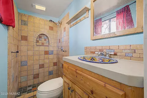 Bath - 7114 E Sylvane Dr, Tucson, AZ 85710 photo 2 of 5