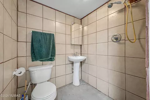 Bath - 7114 E Sylvane Dr, Tucson, AZ 85710 photo 1 of 5