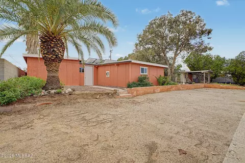 Exterior - 7114 E Sylvane Dr, Tucson, AZ 85710 photo 2 of 9