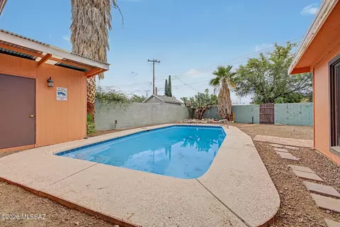 Exterior - 7114 E Sylvane Dr, Tucson, AZ 85710 photo 8 of 9