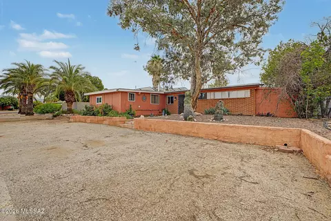 Exterior - 7114 E Sylvane Dr, Tucson, AZ 85710 photo 3 of 9