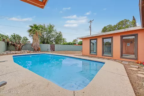 Exterior - 7114 E Sylvane Dr, Tucson, AZ 85710 photo 7 of 9