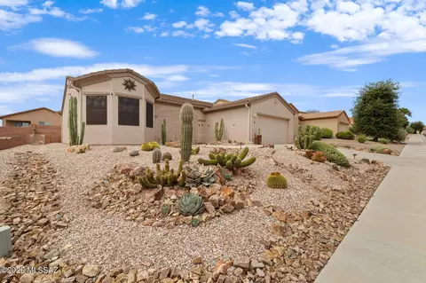 1017 W Tenniel Dr, Green Valley, AZ 85614
