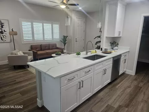 2020 E River Rd #100, Tucson, AZ 85718