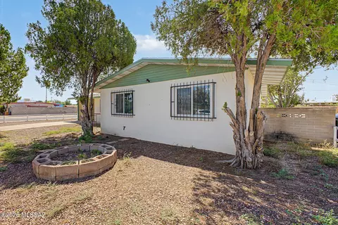 Exterior - 6866 E David Dr, Tucson, AZ 85730 photo 1 of 10