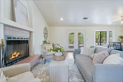 Living - 9801 E Prospect Ln, Tucson, AZ 85749 photo 2 of 4
