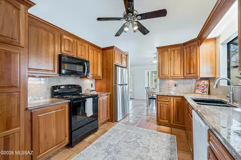 Kitchen - 9801 E Prospect Ln, Tucson, AZ 85749 photo 3 of 4