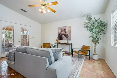Living - 9801 E Prospect Ln, Tucson, AZ 85749 photo 4 of 4